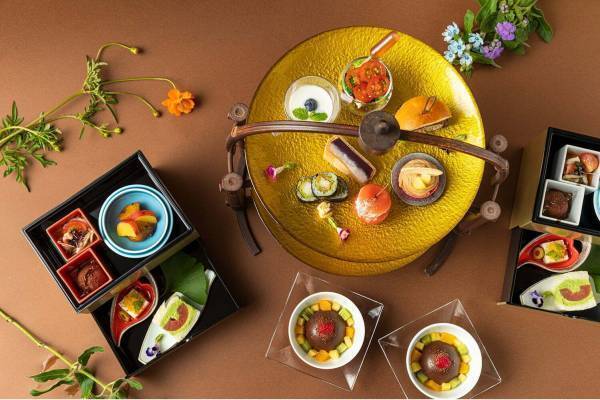 ザ・プリンスギャラリー 東京紀尾井町の秋アフタヌーンティー、栗のモンブランタルト＆柿のホイップサンド