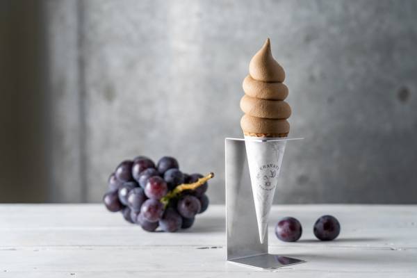 チャバティ“巨峰”ソフトクリーム、ぶどうの濃厚果汁×ウバティーの爽快感