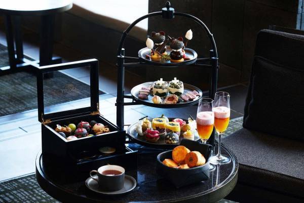 アマン東京のハロウィン“マスカレード”アフタヌーンティー、猫型ムース＆シューなど