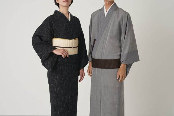ザ・ヤード「墨色」の22年秋冬きもの、バイカラーで染め上げたシルクウールの着物など