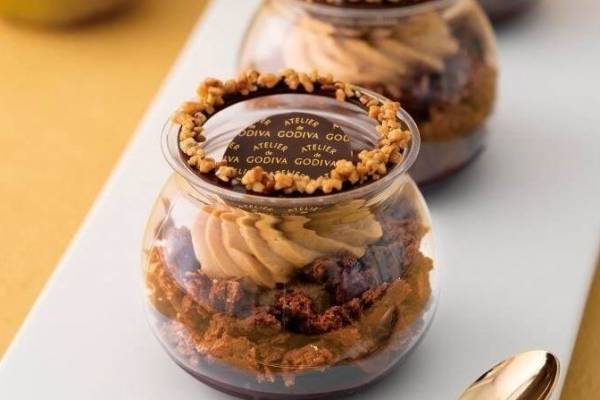 アトリエ ドゥ ゴディバの秋スイーツ、ショコラ＆柿のプティガトーやマスカットのパフェなど