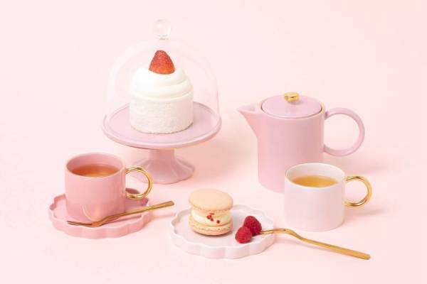 フランフラン“花びら型×パステルカラー”のテーブルウェア新作、ガラスドーム付きカフェセットなど