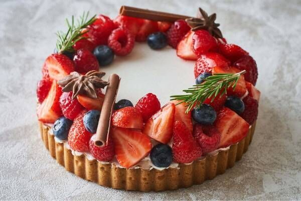 品川プリンスホテルのクリスマスケーキ22 雪の結晶をイメージした純白ケーキ 3種ベリーのタルト 22年9月16日 ウーマンエキサイト 1 3