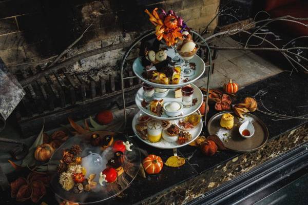 ハロウィン限定アフタヌーンティーが白金台「カフェ ラ・ボエム」で、“白雪姫の毒リンゴ型”ムースなど