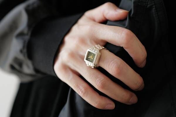 指輪のように楽しむ指時計「モコ」新作、カーキの“ミニチュア”時計＆宝石のような指時計