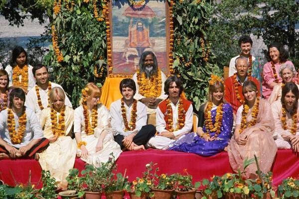 「ザ・ビートルズ」のインド訪問を捉えたドキュメンタリー映画、名曲誕生秘話が明らかに