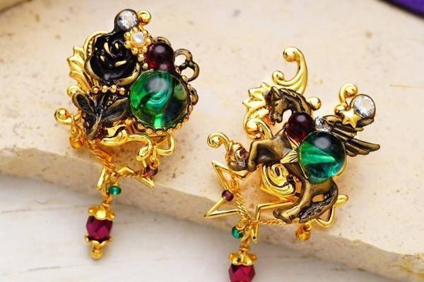 京都発“ピアスのようなイヤリング”「ぴあり」ハロウィン限定“黒猫やヴァンパイア”のガラスアクセサリー