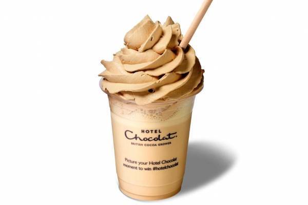 ホテルショコラの限定ショコラドリンク「ほうじ茶チョック」香ばしいほうじ茶ホイップをプラス