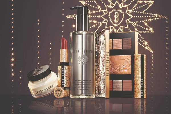 ボビイ ブラウン22年クリスマスコフレ・コスメ、人気アイカラー＆ハイライト入り限定パレットなど