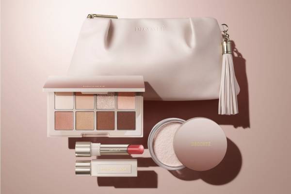 コスメデコルテ2022年クリスマスコフレ、洗練ベージュのコスメキット＆豪華スキンケアセット
