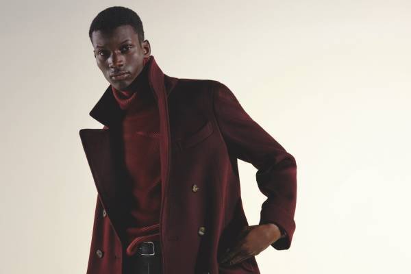 ロロ・ピアーナの新作ユニセックスコート、最高級のベビーカシミヤなどを用いたダブルブレスト仕様