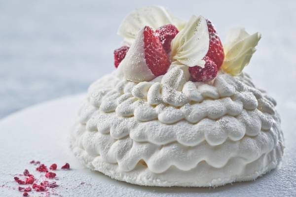 ストリングスホテル東京インターコンチネンタル22年クリスマス、“もみの木”クリームのショートケーキ