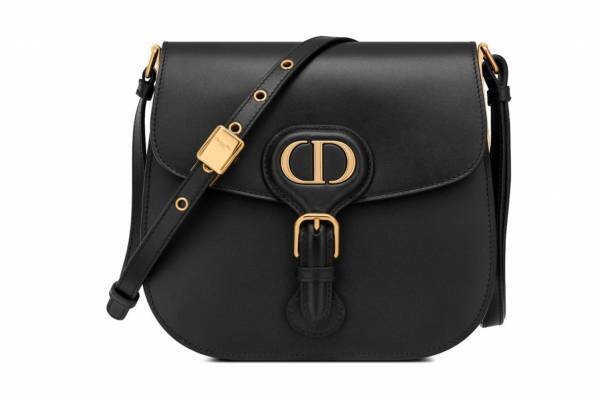 ディオール22年秋冬バッグ、「ディオール ボビー」の“アコーディオン型”新作バッグ発売