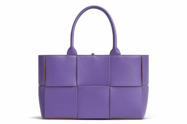 ボッテガ・ヴェネタのバッグ「ミニ カバ」「アルコ トート」に新色パープル、伊勢丹新宿店限定で