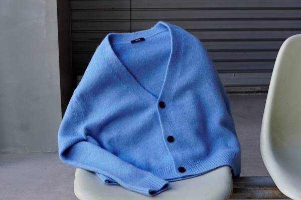 イレーヴ、スカイブルーのショート丈カーディガン - ワンエルディーケーアパートメンツ別注で