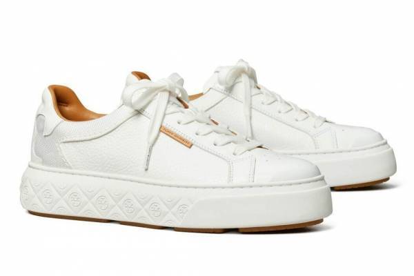 トリー バーチ、幸運のモチーフ“てんとう虫”を施した新作「レディーバグ スニーカー」