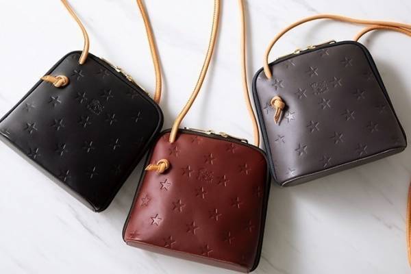 イル ビゾンテ”星形エンボス”の日本限定レザーバッグ&財布、経年変化を楽しめるシックなカラー