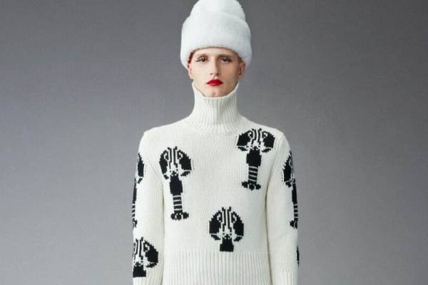 トム ブラウン22年秋冬新作、“ロブスター”モチーフのバッグ＆ジャケットなど