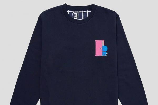 グラニフ×『ドラえもん』の新作コラボ、「どこでもドア」刺繍スウェットや「スモールライト」ワンピース