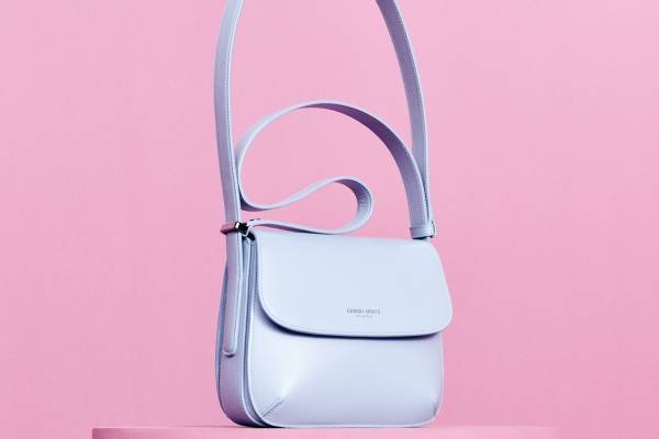 「ジョルジオ アルマーニ ラ プリマ」アイコンバッグ、淡い色彩の限定ショルダー＆ジャカードトート