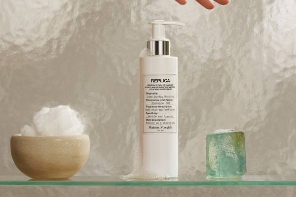 メゾン マルジェラ「レプリカ」フレグランス初のシャワージェル、“洗いたてシーツの香り”のバスタイム