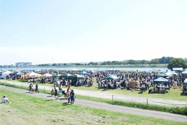 大人の文化祭「もみじ市2022 グリーン」多摩川河川敷で開催、クラフト作家や飲食店など67組が集結