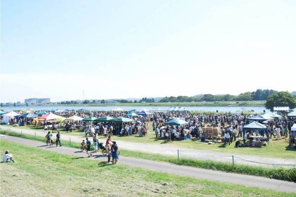 大人の文化祭「もみじ市2022 グリーン」多摩川河川敷で開催、クラフト作家や飲食店など67組が集結