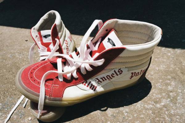 VANS×パーム・エンジェルス初コラボスニーカー、テープ風サイドストライプの「オールドスクール」
