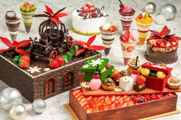 新横浜プリンスホテルの2022年クリスマスケーキ、“魔法の馬車”を飾ったボックス型ケーキなど