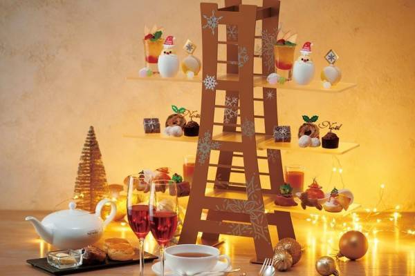 横浜ロイヤルパークホテルのクリスマス「ランドマークアフタヌーンティー」サンタのムース＆シュトレンなど