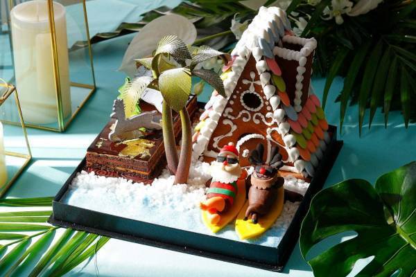 ザ・カハラ・ホテル＆リゾート 横浜22年クリスマスケーキ、波乗りサンタの“お菓子の家”など