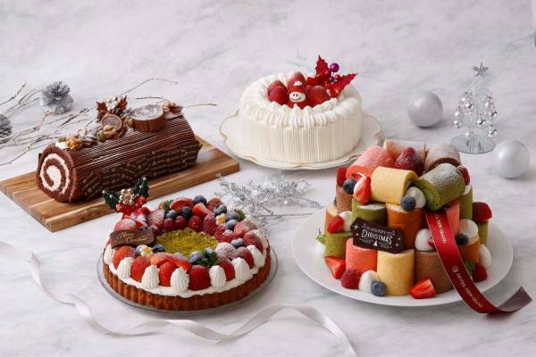 横浜・ホテルニューグランドの2022クリスマスケーキ、小さなロールケーキを積み重ねたカラフルケーキ