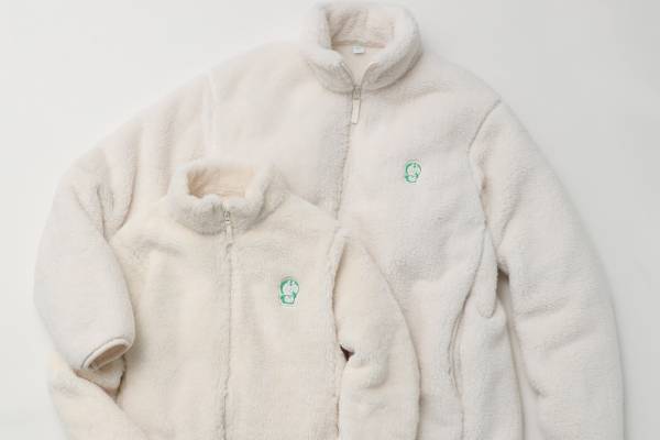 ユニクロ「ドラえもん」モチーフのふんわりフリースジャケット、リサイクルポリエステルを使用