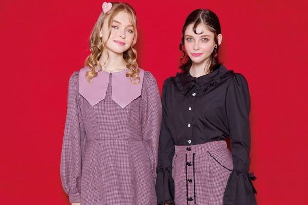 ミルク新作“テリア”ボタンが連なるスカート＆フレア袖の2WAYブラウス、大きなテリア型バッグも