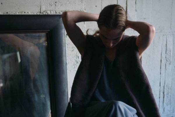 エスロー、シープのような質感のカラーレスコート＆ふんわりフェイクファーのベストなど