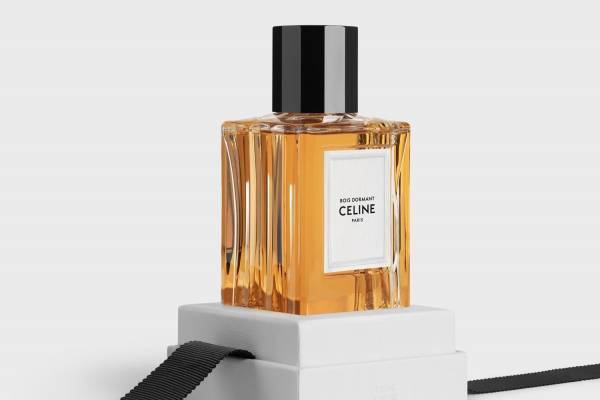 セリーヌ新作フレグランス「ボワ・ドルモン」仕立ての良いジャケットから着想したウッディな香り