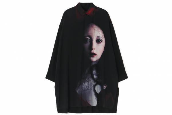Y's“人形プリント”の黒ロングシャツ＆Tシャツが表参道限定で、人形作家・愛実とコラボ