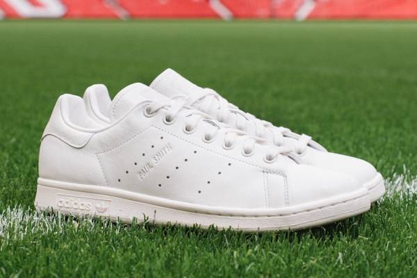 ポール・スミス×アディダス×マンチェスター・ユナイテッドのシューズ、“赤い悪魔”入り「スタンスミス」