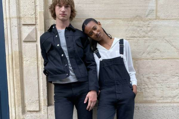 A.P.C.からアーカイブを復刻したブラックカラーのサロペットやワンピース、代官山限定で