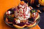 エッグスンシングスのハロウィン限定パンケーキ、かぼちゃ香るパンケーキに紅芋クリームをたっぷり