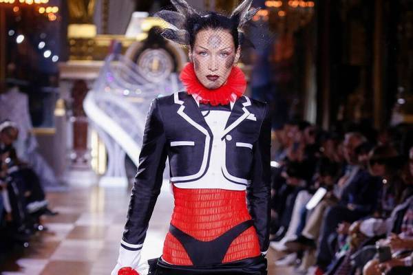 トム ブラウン 2023年春夏ウィメンズコレクション - 華やかなる祝祭