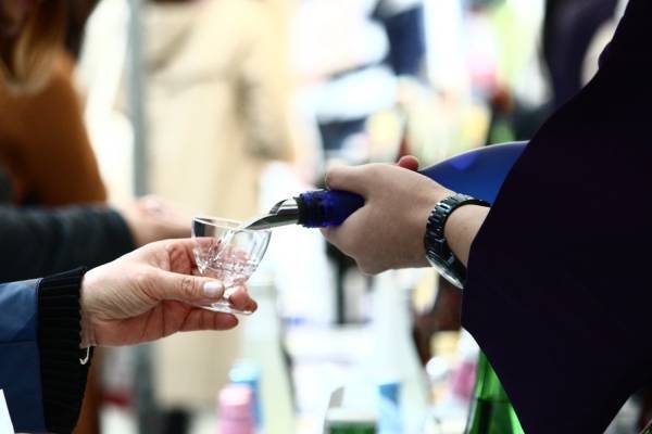 「和酒フェス」大阪で、秋上がりやスパークリングなど全国140種以上の日本酒が”利き酒し放題”