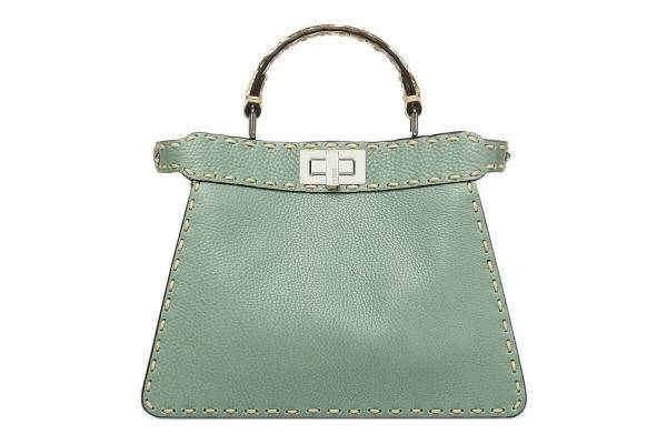 フェンディの人気バッグ「ピーカブー」から“ステッチ”際立つ新作、淡いミントグリーンなど
