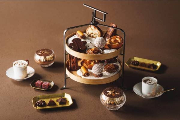 ル・ショコラ・アラン・デュカスのクリスマスアフタヌーンティー、ジンジャーマン型サブレショコラなど