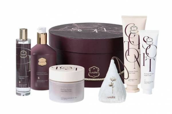 ラリン22年クリスマスコフレ、“ウッディな香り”のボディスクラブ&クリームなど豪華6点セット