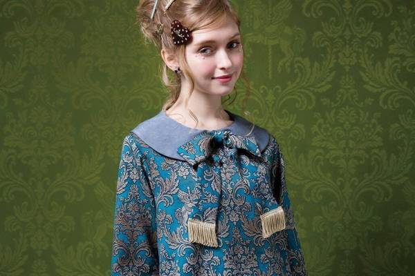 ミルク新作“宮殿の壁紙”着想のダマスク柄ワンピース＆フレアパンツ、レースのチョーカーも