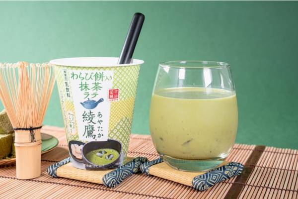 「綾鷹」初"わらび餅入り”デザートドリンク、国産抹茶100%使用の抹茶ラテがベースに