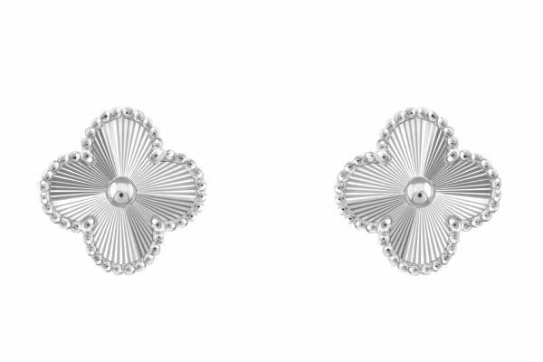 ヴァン クリーフ＆アーペル「アルハンブラ」ギヨシェ彫りホワイトゴールドのネックレスやブレスレット