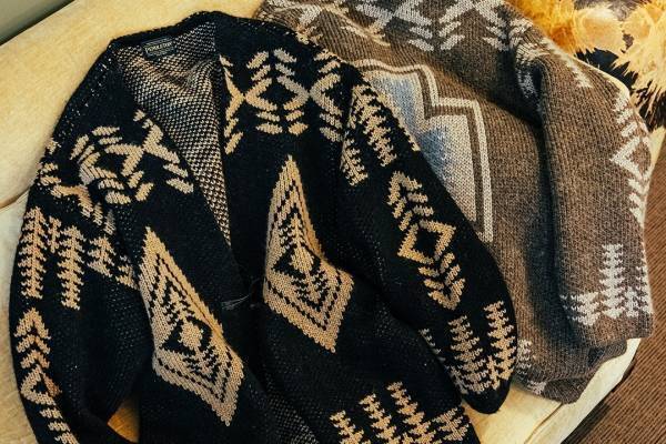 ペンドルトンのビームス ライツ別注カーディガン、定番ネイティブ柄を上品なカラーリングに