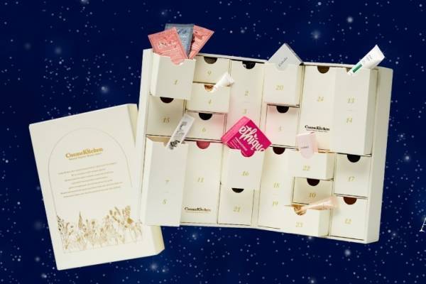 コスメキッチン初のクリスマス限定アドベントカレンダー、人気コスメ現品入り＆水晶やオラクルカードも